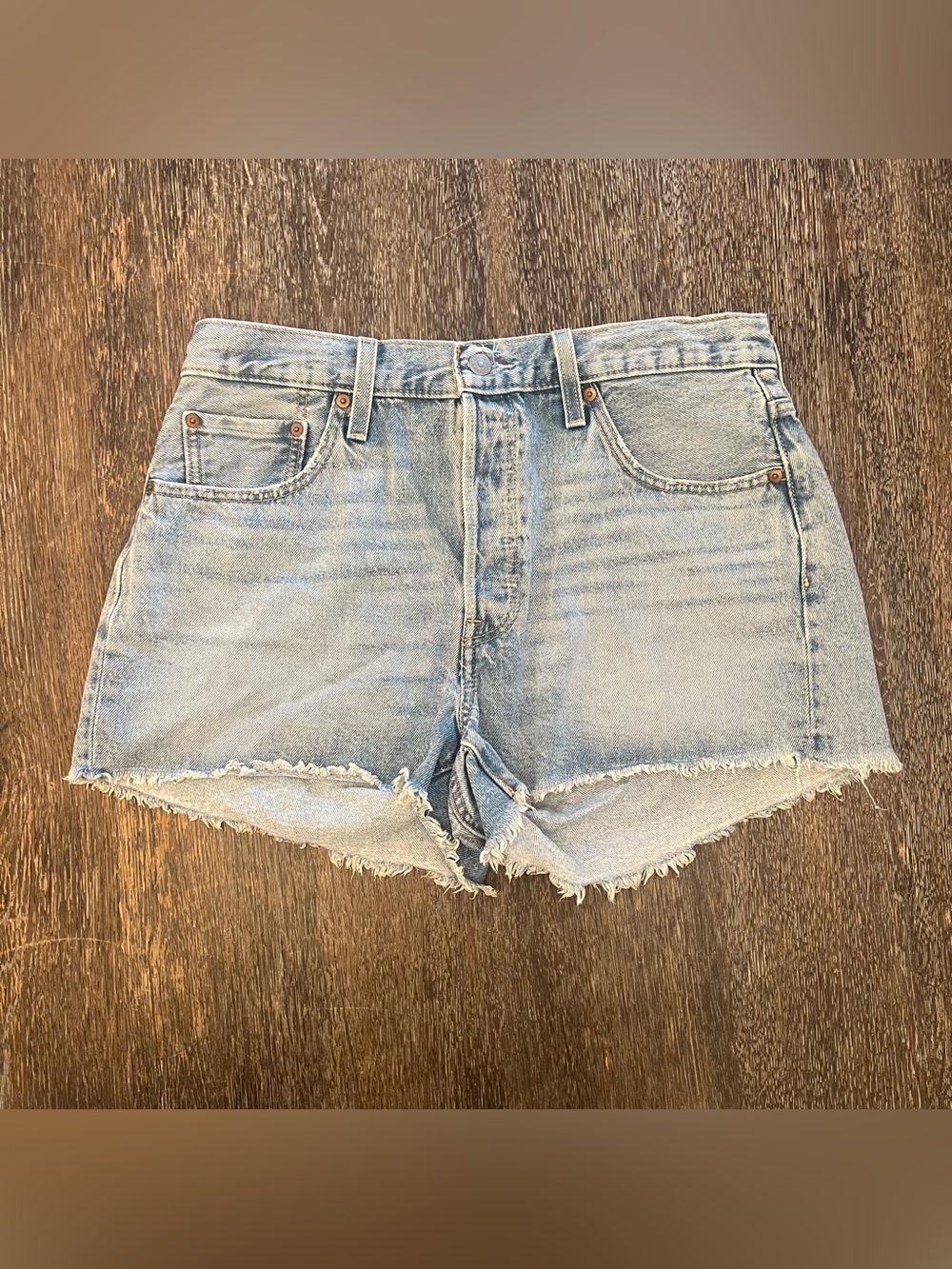 Levi’s 501 Button Fly Cutoff Light Wash Denim Jean Shorts W32